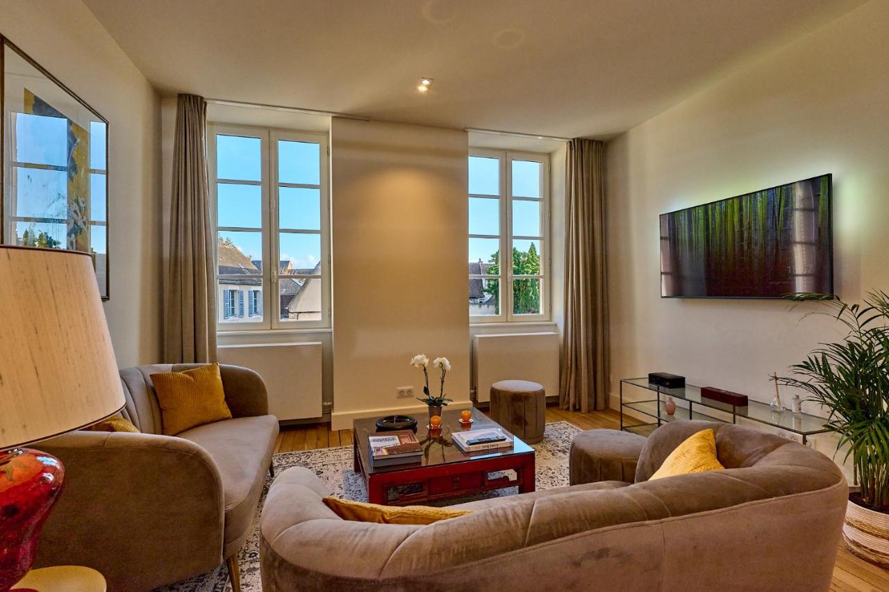 Appartement Montagnon - Les Suites Du Palais - Classe 4 Etoiles, Parking Prive, Vue Cathedrale, 3 Chambres, Primo C0Nciergerie Nevers Dış mekan fotoğraf